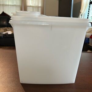 Vintage Tupperware dry storage container holds 8 to 9 cups, think rice, oatmeal